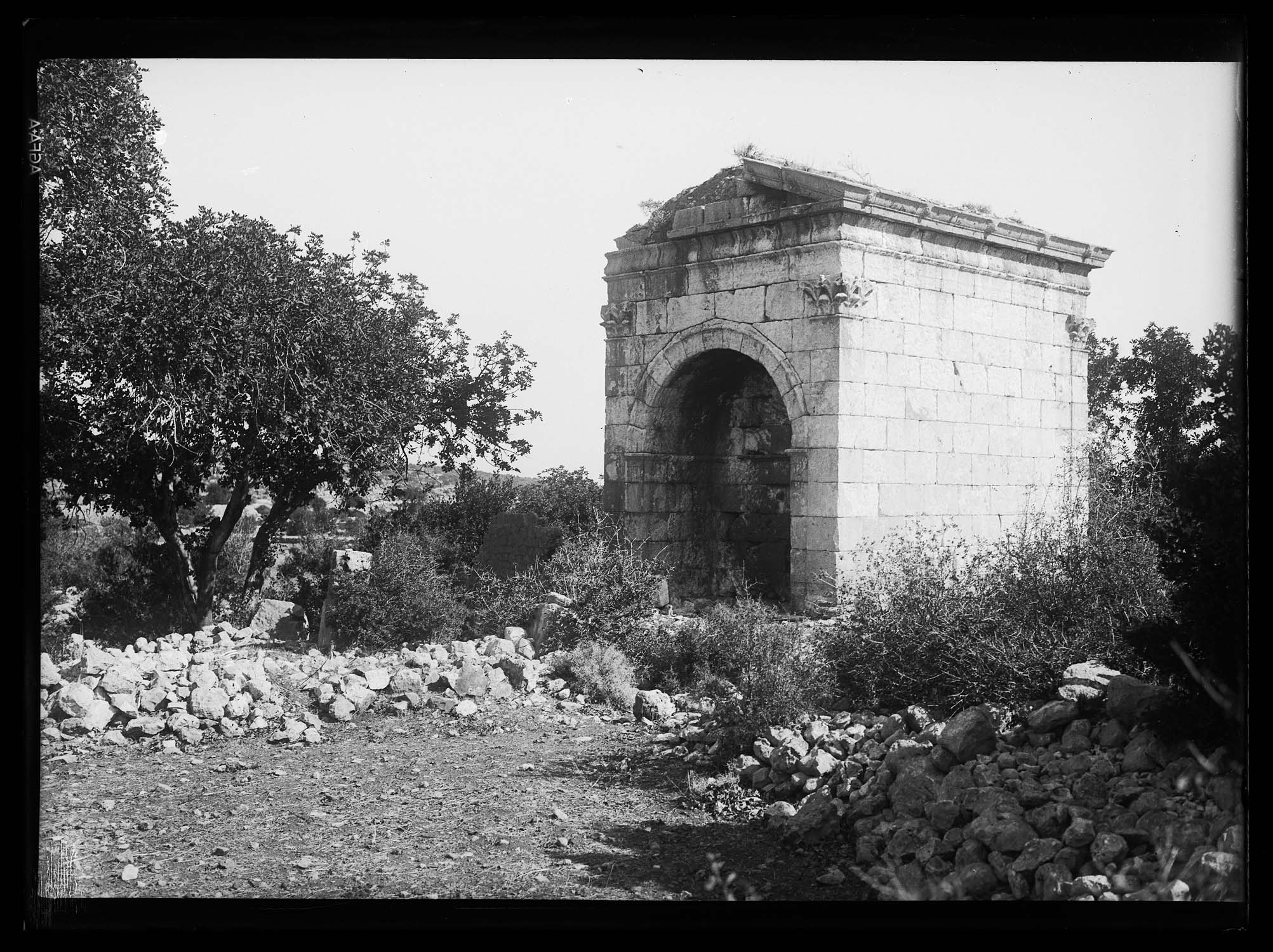 Petit temple antique non localisé